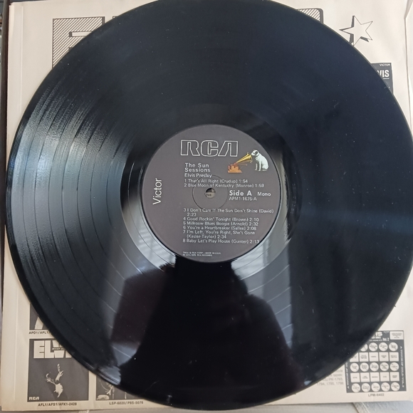 Elvis Album collection. Aloha Live from Hawaii 2 album set and The Sun Sessions - Picture 5 of 12